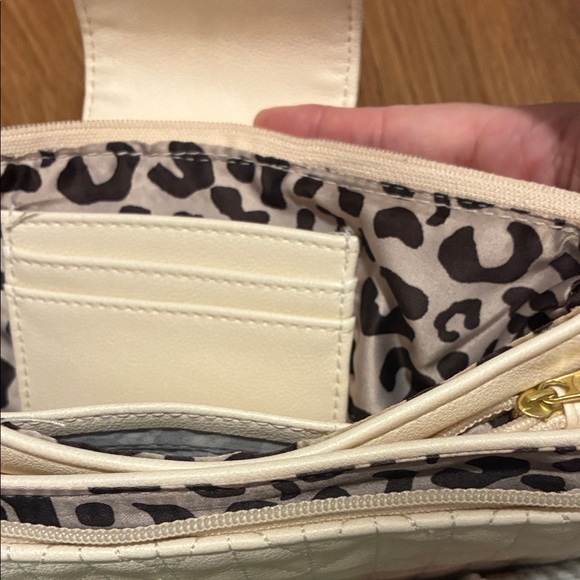 Jessica Simpson Elegant White Quilted Women's Bag - Picture 3 of 3